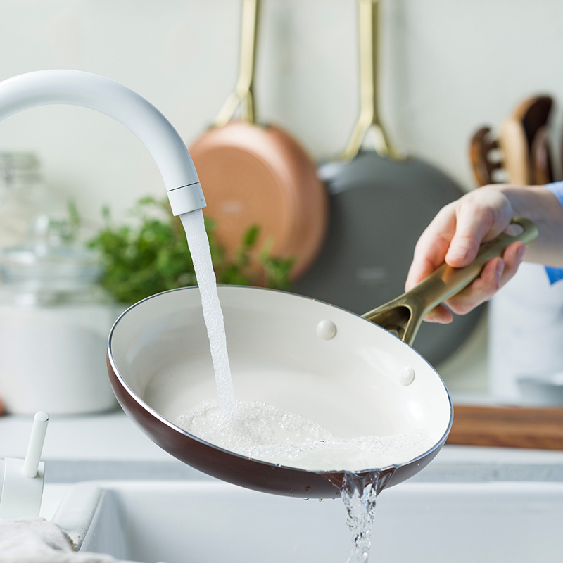 cleaning-the-pan
