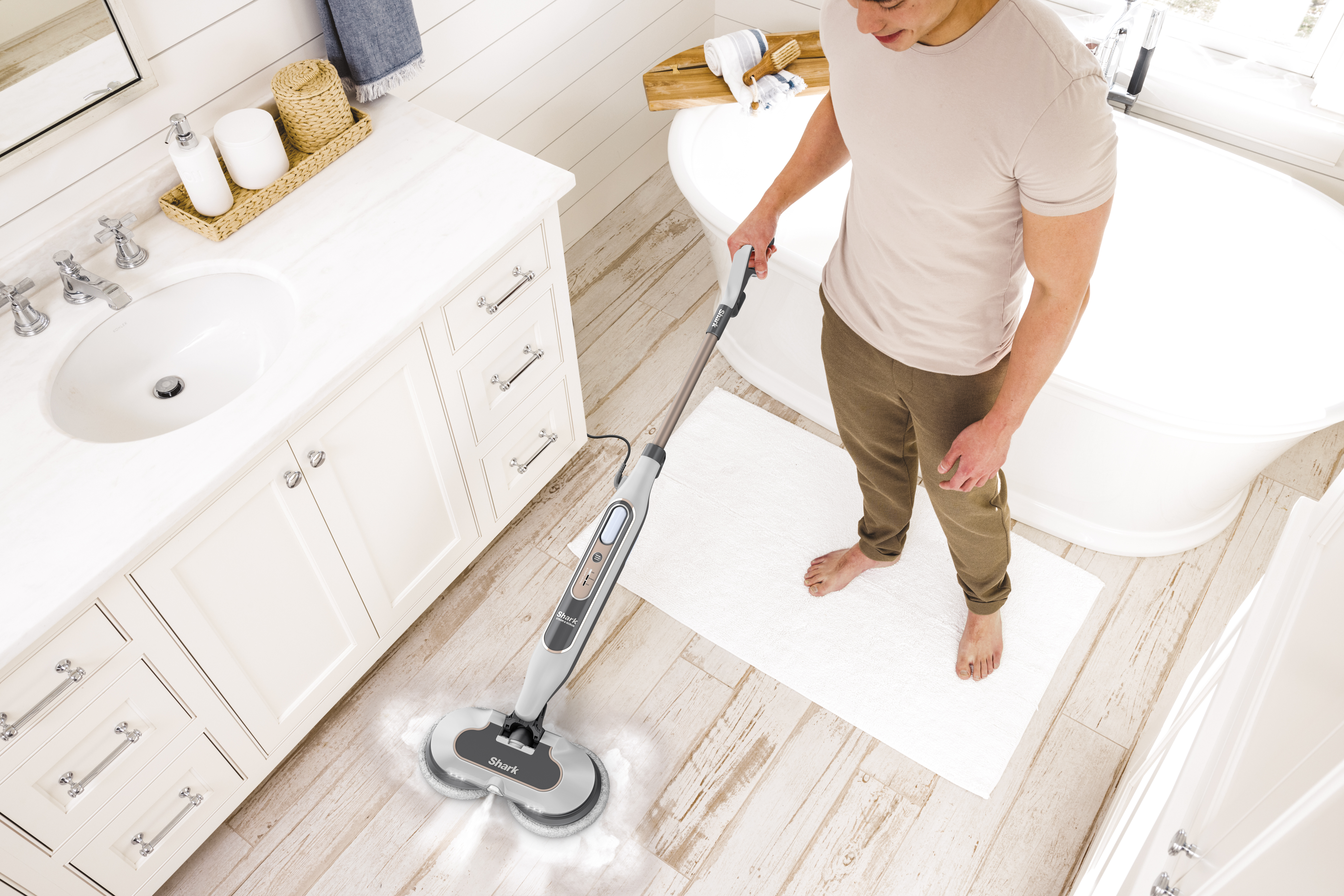 cleaning-in-bathroom